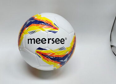 BALLON DE FOOTBALL + POMPE